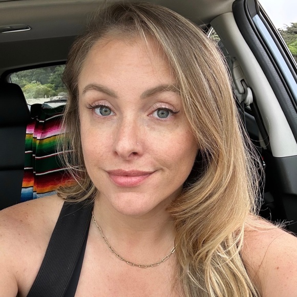 Meet your Posher, Andrea - Picture 1 of 1